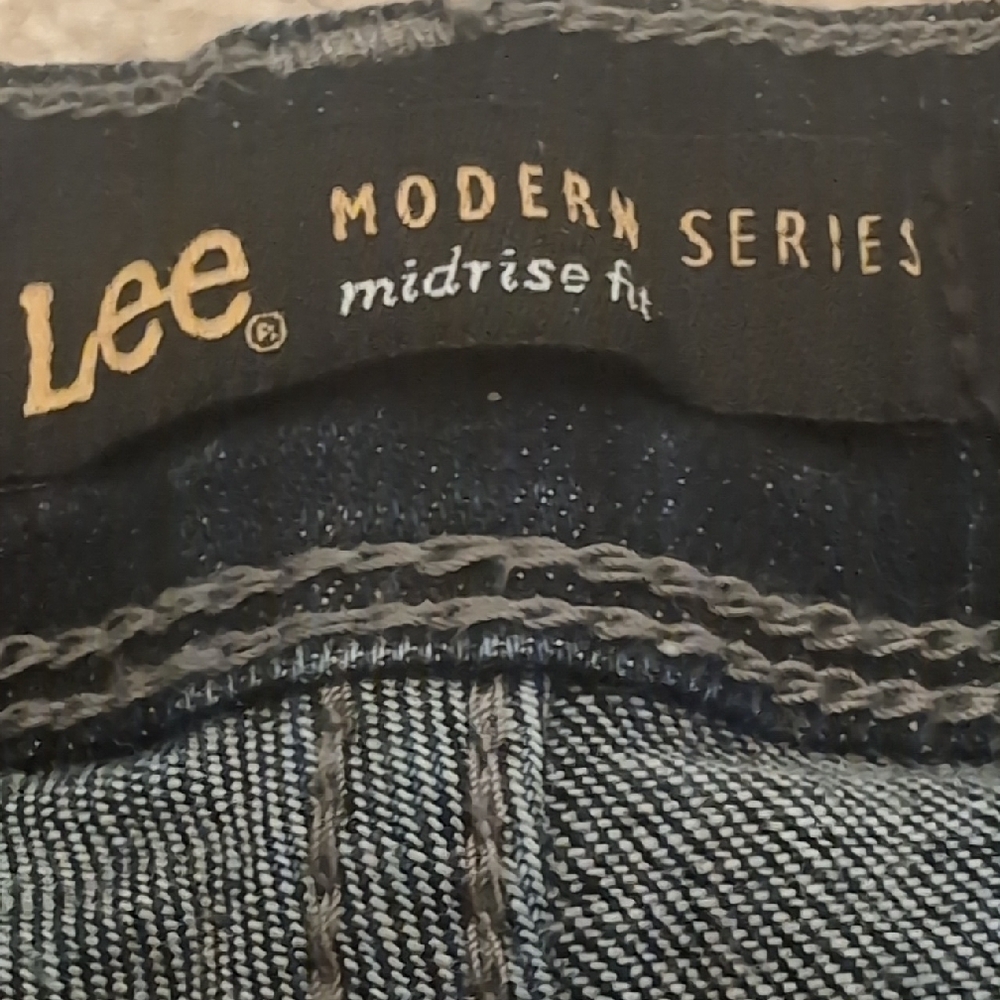 Lee Blue Ankle Cropped Jeans with Straight Leg - Picture 4 of 7